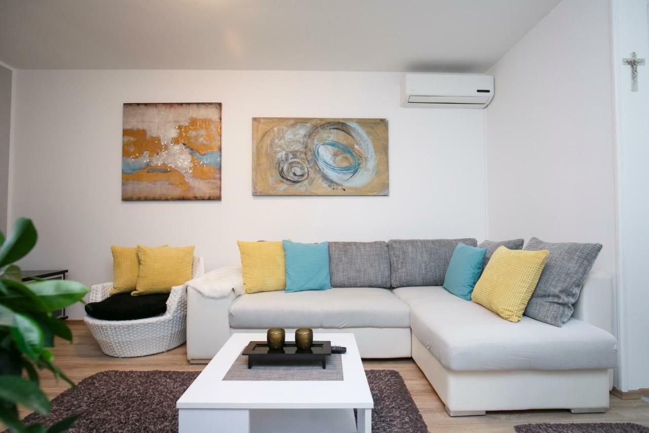 Golden Place Split Exterior foto