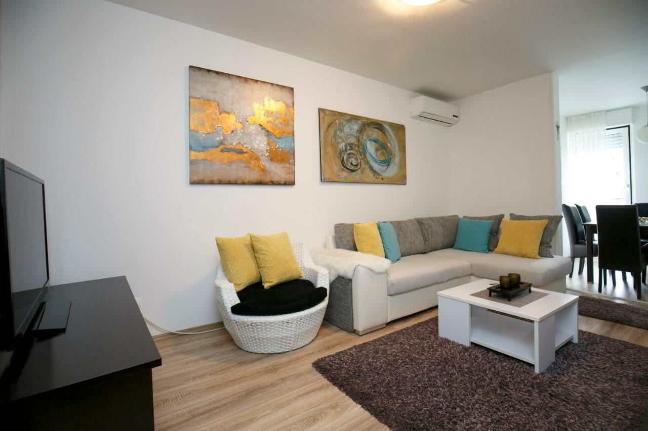 Golden Place Split Exterior foto